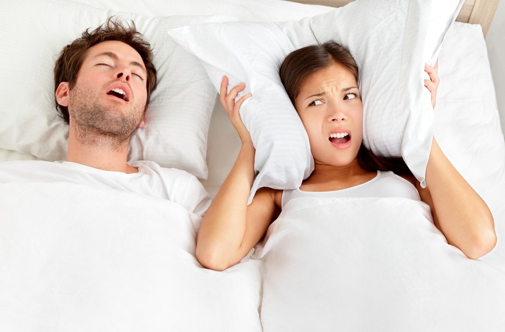 Si hay mucho ruido, ¿es bueno dormir con tapones?