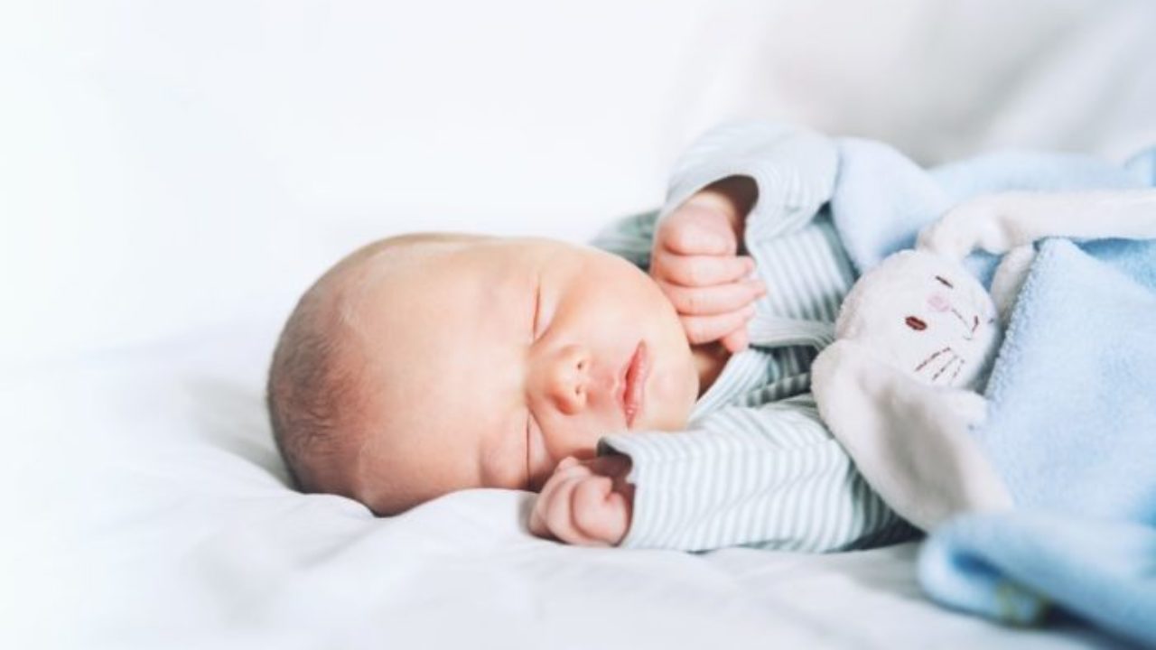 Almohada para bebés: usos, medidas y cómo hacerlas